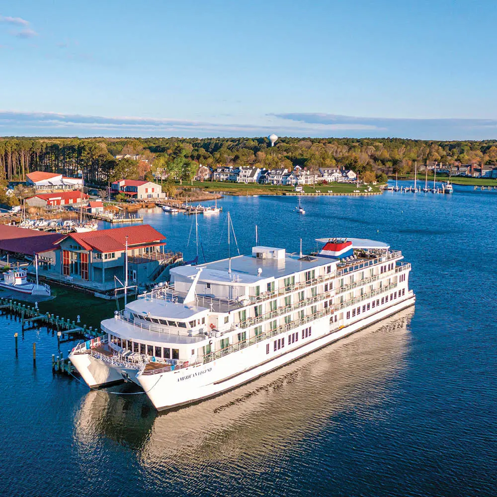 Riviercruise in de Verenigde Staten met cruiseschip aangemeerd in een haven